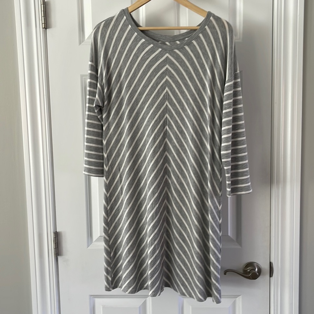 A Pea In The Pos 3/4 sleeve long shirt.